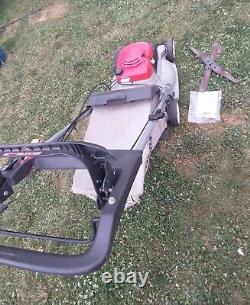 Honda Harmony HRM215 Self-propelled Mower WithBagger/ Extra Blades/ Manual Great