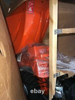 Husqvarna St 224 24-in Two Stage Gas Snow Blower Automoteur