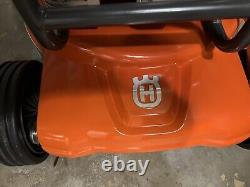 NOUVELLE tondeuse à gazon à essence Husqvarna W520 20 avec moteur Kawasaki #970621601 (STOCK OUVERT)