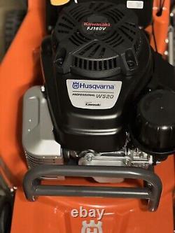 NOUVELLE tondeuse à gazon à essence Husqvarna W520 20 avec moteur Kawasaki #970621601 (STOCK OUVERT)