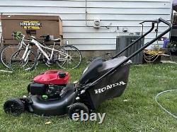 Tondeuse à gazon autoportée Honda 21 à essence à vitesse variable en noir