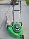 Tondeuse à Gazon Vintage Lawn Boy S21zpnb Avec Moteur 2 Temps De 4 Chevaux Et Sac De Ramassage, Fonctionne