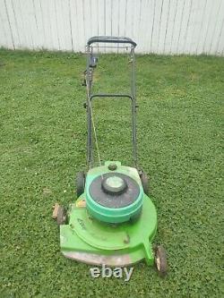 Tondeuse autoportée Lawn Boy S21ESR avec plateau de 21 pouces 684521, avec poulie de ralenti et couvercle de paillage