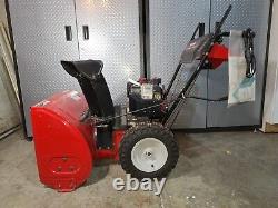 Yard Machines 26 Déneigeuse à gaz autoportée avec démarrage électrique à bouton-poussoir