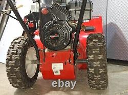 Yard Machines 26 Déneigeuse à gaz autoportée avec démarrage électrique à bouton-poussoir
