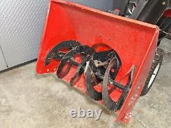 Yard Machines 26 Déneigeuse à gaz autoportée avec démarrage électrique à bouton-poussoir